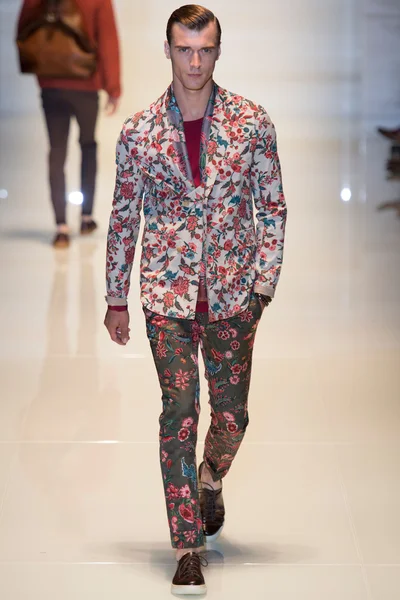Look 28